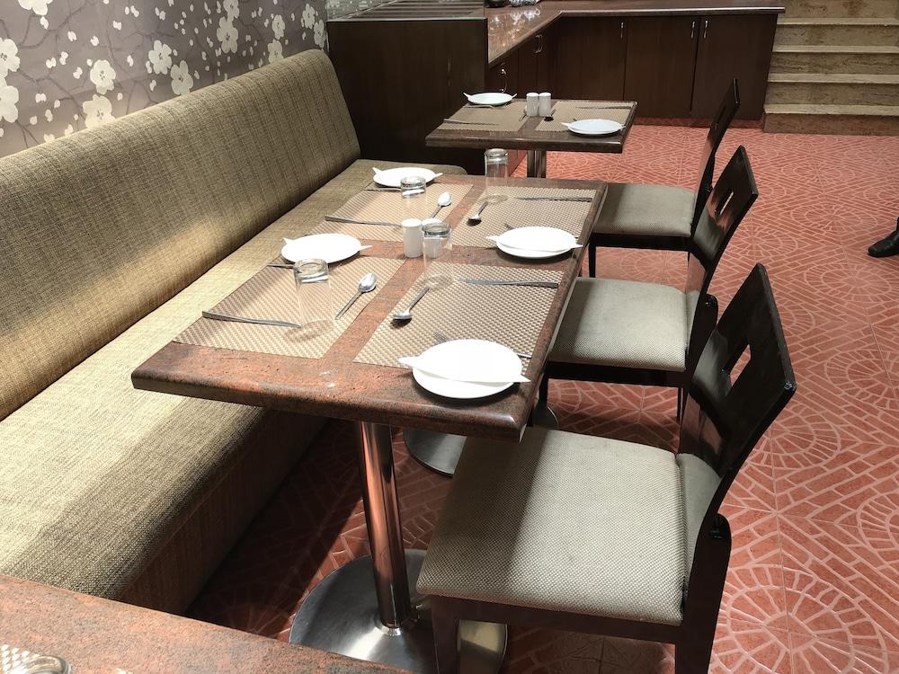 Indus Biznotel Új-Delhi Kültér fotó